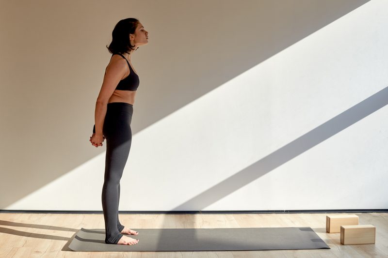 6 упражнений из йоги, которые помогут избавиться от головной боли. Изображение номер 14