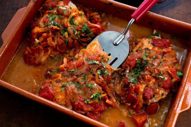 Изображение рецепта Запечённая рыба с томатами и луком по-гречески