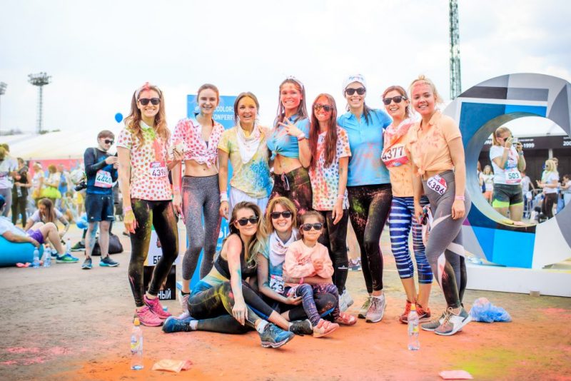 Команда Colors de Benetton приняла участие в Красочном забеге. Изображение номер 1