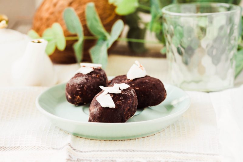 Изображение рецепта Кокосовые шарики с тёмным шоколадом