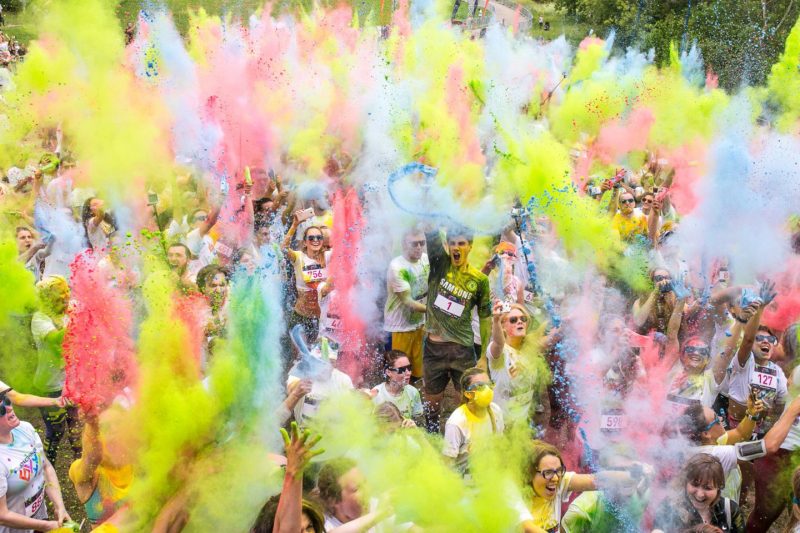 В Москве прошёл ежегодный забег «Красочный бууум». Изображение номер 3