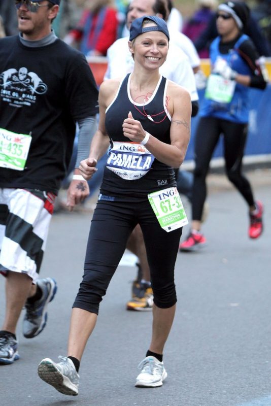 Райан Рейнольдс, Эдвард Нортон, Памела Андерсон: 10 звёзд, которые пробежали марафон. Изображение номер 20