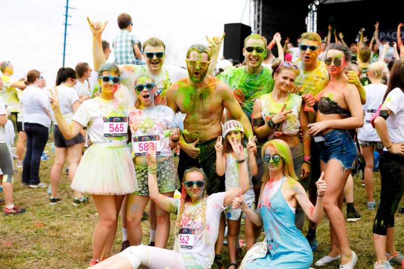 В Москве прошёл ежегодный забег «Красочный бууум». Изображение номер 5