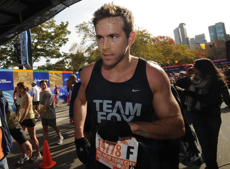 Райан Рейнольдс, Эдвард Нортон, Памела Андерсон: 10 звёзд, которые пробежали марафон. Изображение номер 6