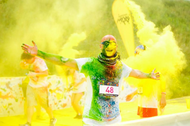 В Москве прошёл ежегодный забег «Красочный бууум». Изображение номер 4