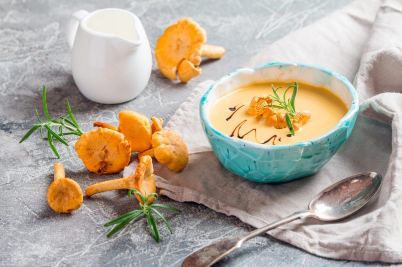Изображение рецепта Крем-суп из батата с лисичками