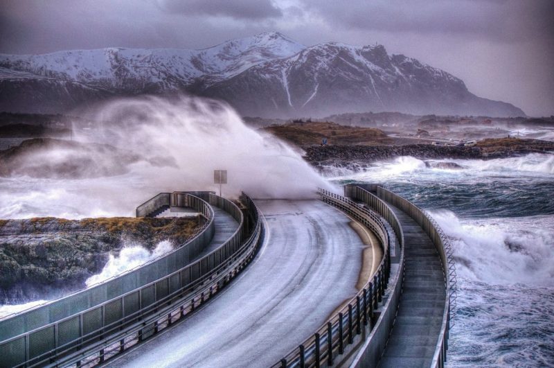 11 самых опасных и живописных дорог в мире. Изображение номер 3