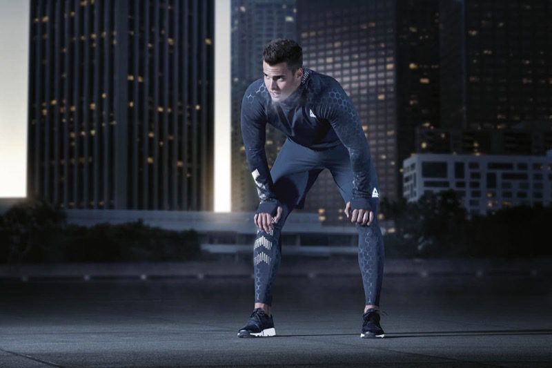 Reebok выпустил коллекцию экипировки для тренировок в тёмное время суток. Изображение номер 5 Reebok выпустил коллекцию экипировки для тренировок в тёмное время суток. Изображение номер 5