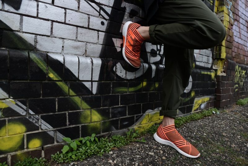 adidas представил три модели футбольных бутс в новой расцветке Pyro Storm. Изображение номер 4 adidas представил три модели футбольных бутс в новой расцветке Pyro Storm. Изображение номер 4