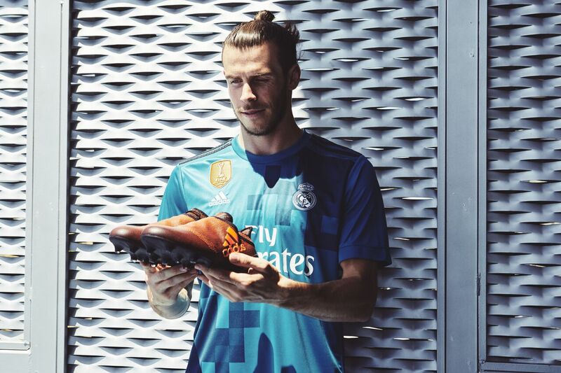 adidas представил три модели футбольных бутс в новой расцветке Pyro Storm. Изображение номер 5