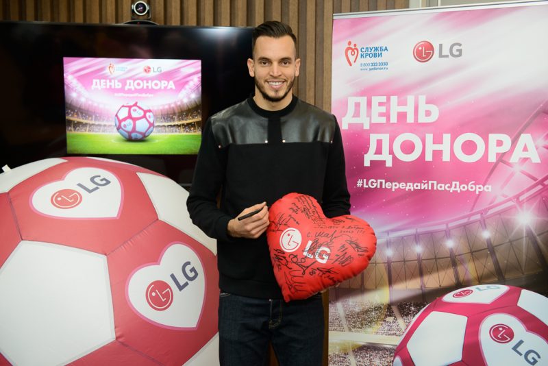 Валерий Карпин и Гильерме приняли участие в футбольном Дне донора. Изображение номер 2