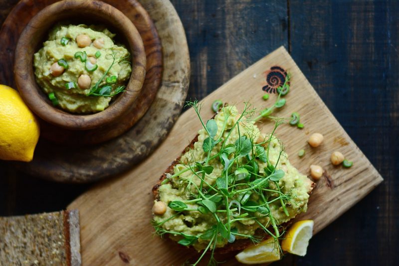 Изображение рецепта Сэндвич с пастой из нута и авокадо