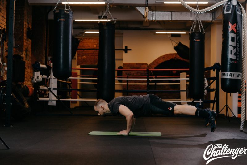 Как сногсшибательно выглядеть на Новый год: тренировка для всего тела за 15 минут. Изображение номер 11