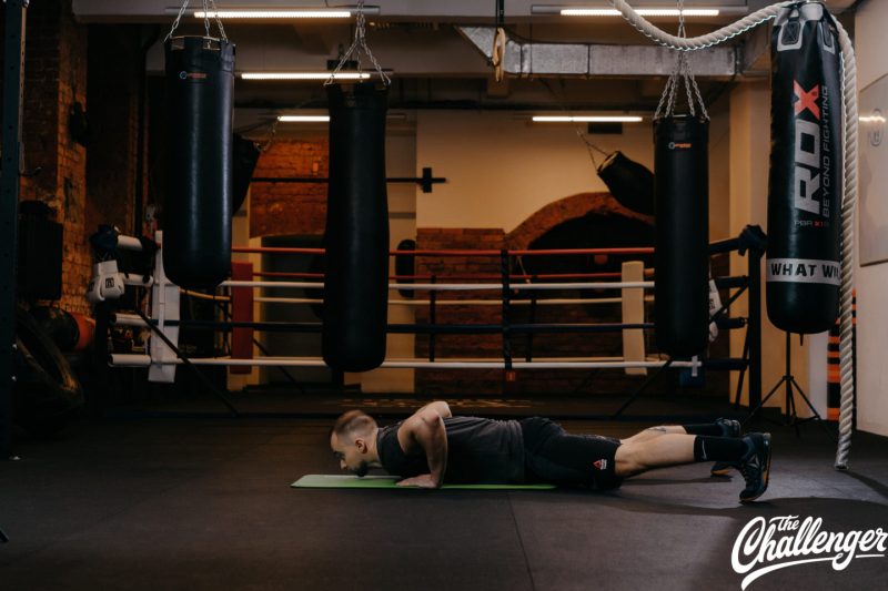 Как сногсшибательно выглядеть на Новый год: тренировка для всего тела за 15 минут. Изображение номер 12