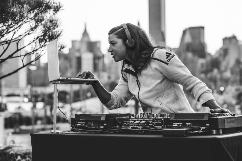 adidas Athletics представил первую худи для спортсменов-путешественников. Изображение номер 3