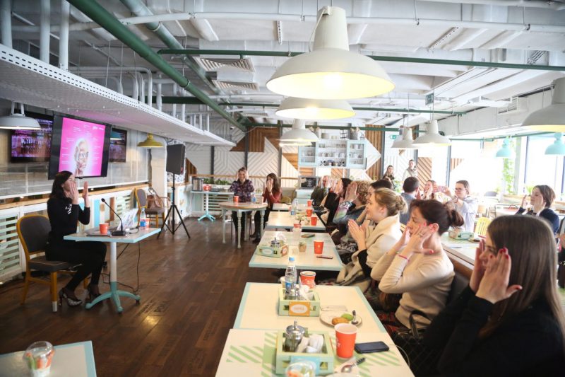 В рестомаркете «ОбедБуфет» прошёл фитнес-завтрак от The Challenger. Изображение номер 3