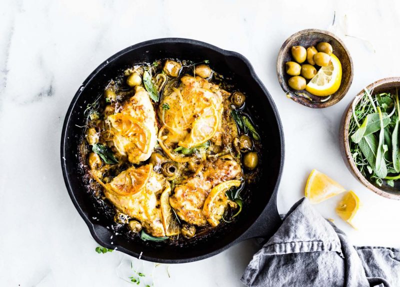 Изображение рецепта Запечённая курица с шалфеем, лимоном и оливками