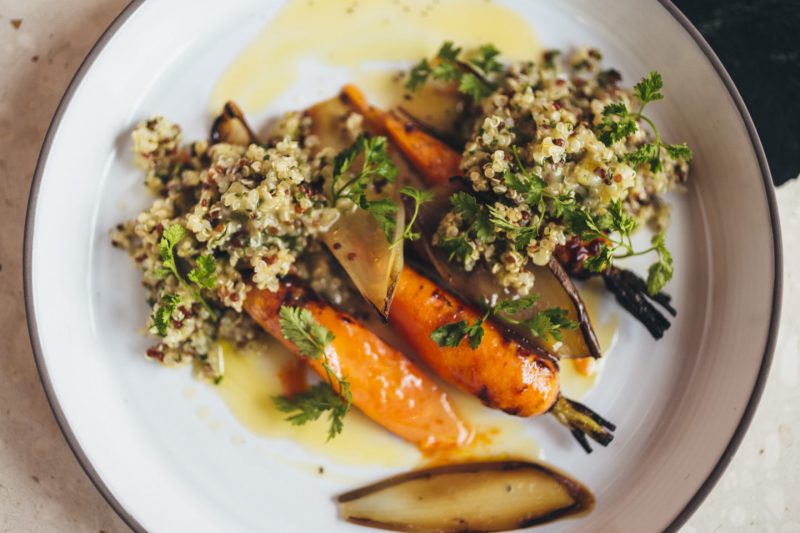 Изображение рецепта Тёплый салат с морковью и киноа