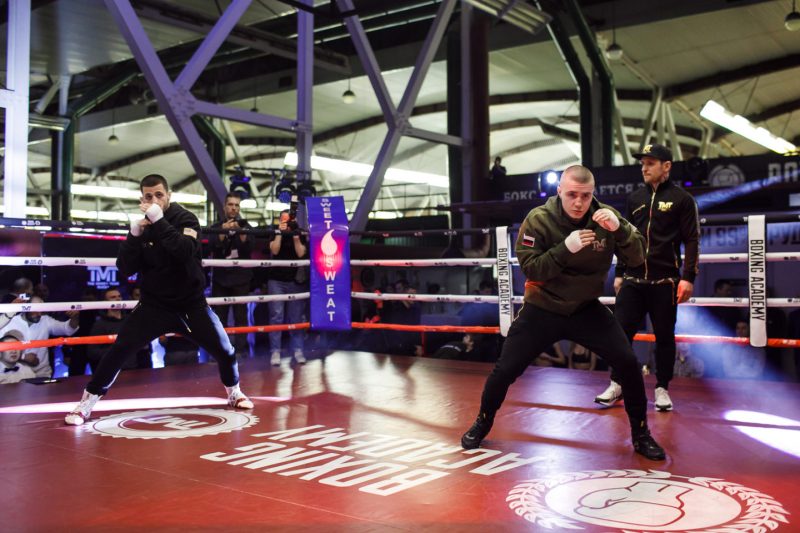 В Академии бокса Флойда Мейвезера прошёл закрытый показ одежды. Изображение номер 4