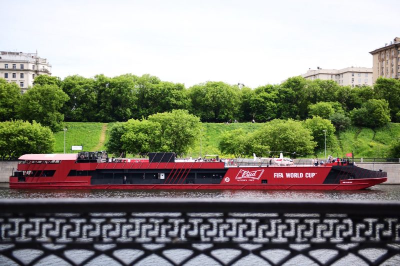 Обновлённый Bud Boat возвращается на Москву-реку. Изображение номер 1