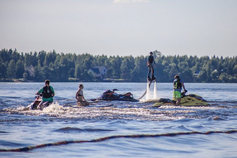 В Тверской области прошёл фестиваль экстремальных водных видов спорта и музыки «Русская волна». Изображение номер 5