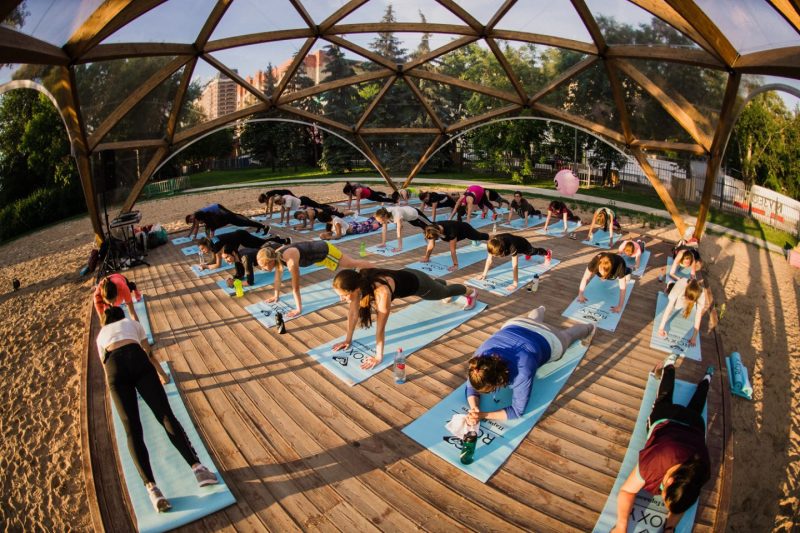 Roxy проведёт серию бесплатных мастер-классов по виндсёрфингу, йоге и функциональным тренировкам. Изображение номер 5