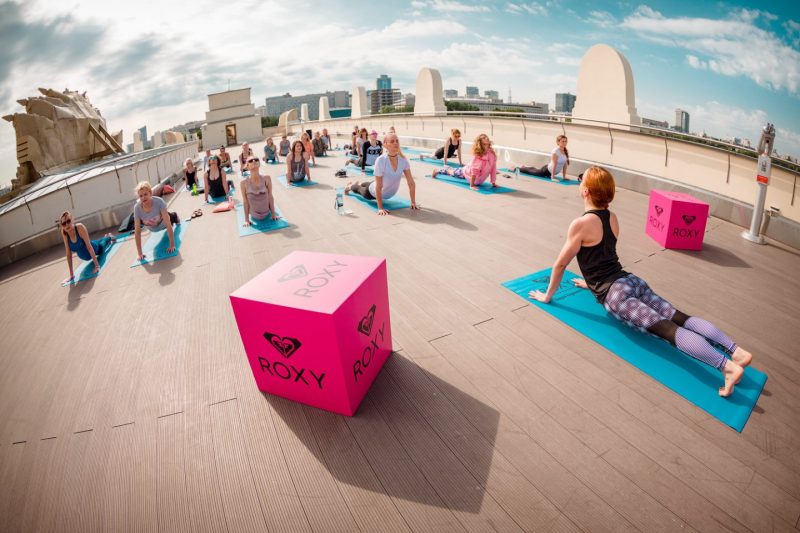 Roxy проведёт серию бесплатных мастер-классов по виндсёрфингу, йоге и функциональным тренировкам. Изображение номер 4