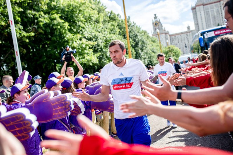 adidas представил лимитированную коллекцию футболок «Играем за вас». Изображение номер 1