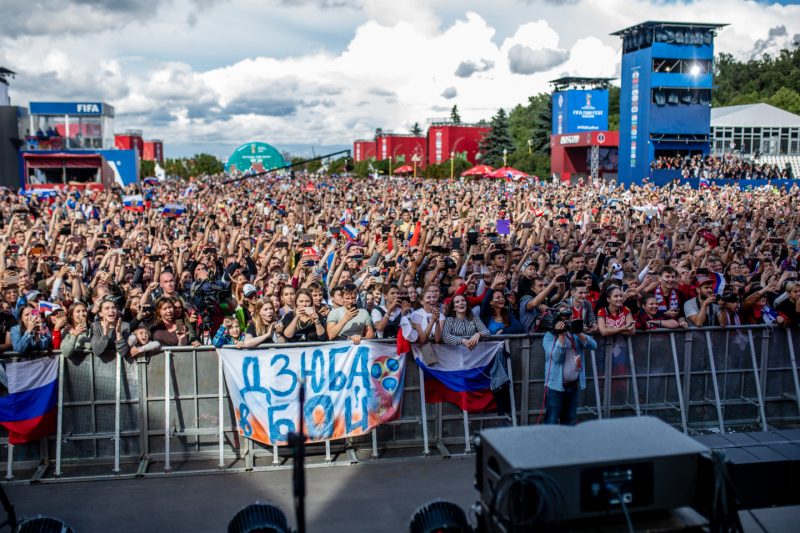 adidas представил лимитированную коллекцию футболок «Играем за вас». Изображение номер 4