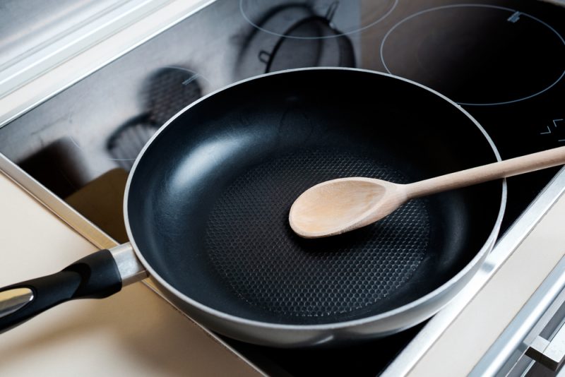 Правда ли, что готовить на антипригарной сковороде небезопасно для здоровья. Изображение номер 1
