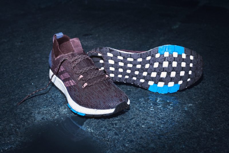 adidas выпустил новые всепогодные кроссовки PureBOOST RBL. Изображение номер 2