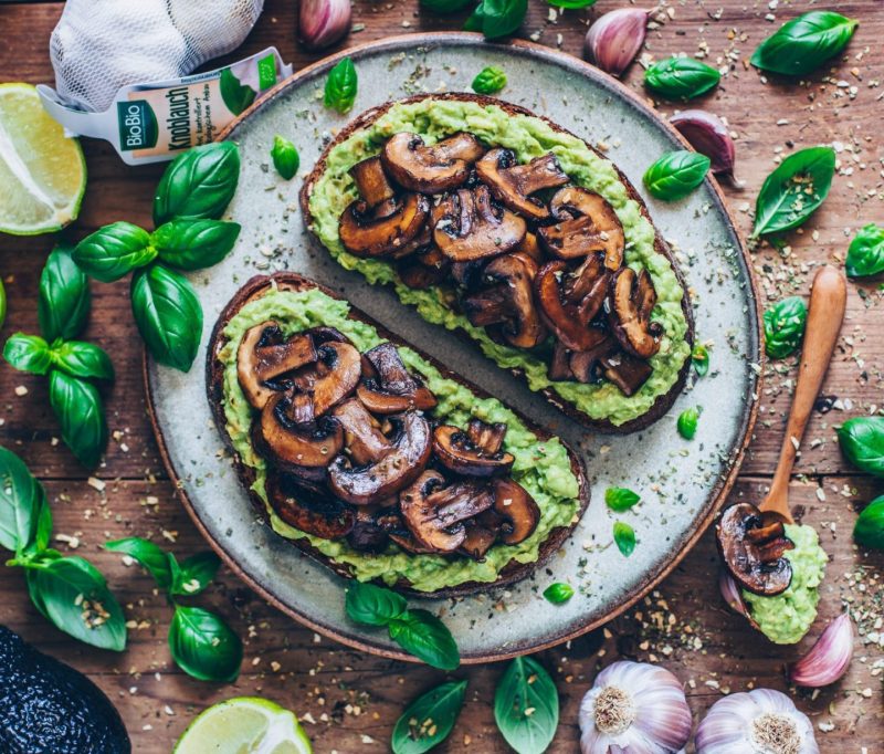 Изображение рецепта Авокадо-тосты с грибами