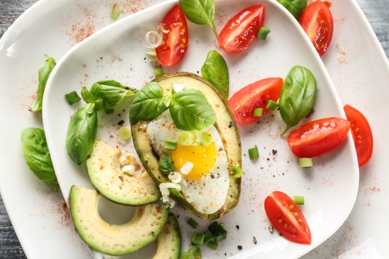 Изображение рецепта Яйца, запечённые в авокадо