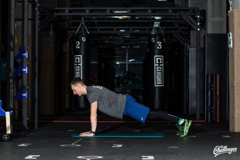 Майский челлендж: 7 упражнений для ног и ягодиц, которые действительно работают. Изображение номер 21