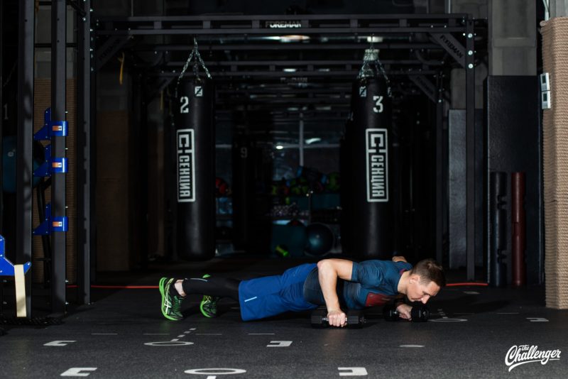 Тренируемся с гантелями: 7 упражнений для всего тела. Изображение номер 10