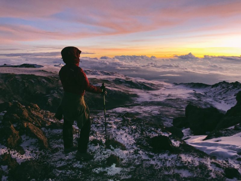 «Настоящий ядерный взрыв в небе». Как взойти на вершину Килиманджаро и заодно увидеть самый красивый рассвет в своей жизни. Изображение номер 7