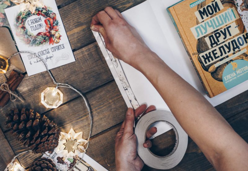 Как упаковать подарок (подробная инструкция с фотографиями). Изображение номер 5