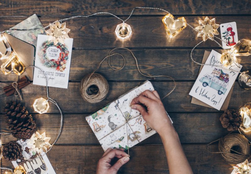 Как упаковать подарок (подробная инструкция с фотографиями). Изображение номер 9