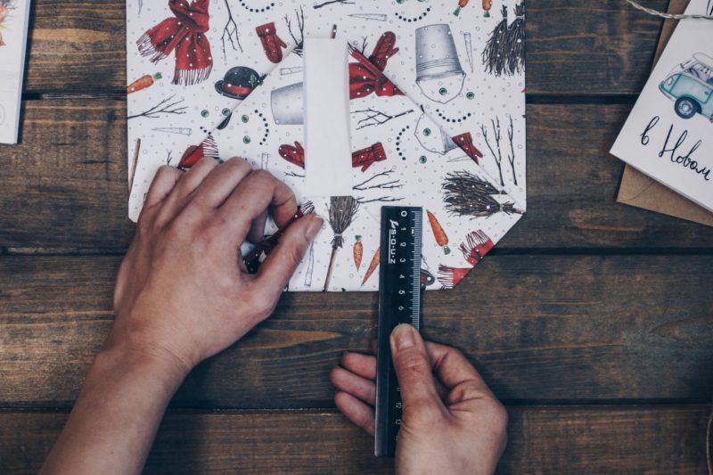 Как упаковать подарок (подробная инструкция с фотографиями). Изображение номер 20