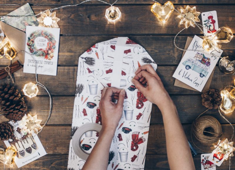 Как упаковать подарок (подробная инструкция с фотографиями). Изображение номер 21