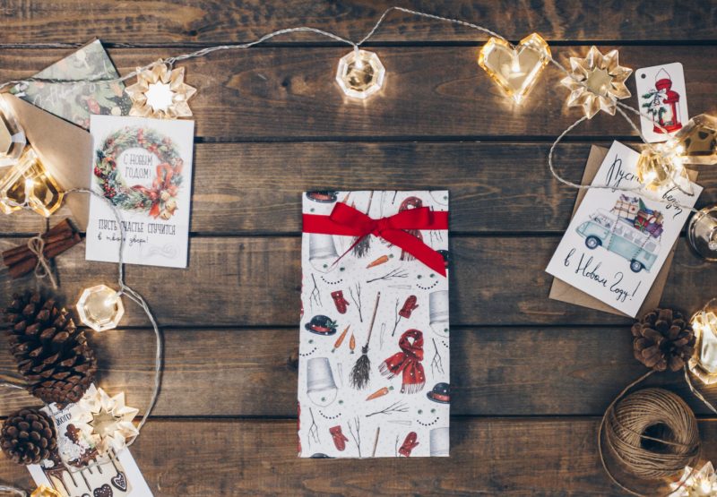 Как упаковать подарок (подробная инструкция с фотографиями). Изображение номер 26