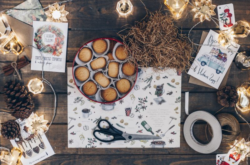 Как упаковать подарок (подробная инструкция с фотографиями). Изображение номер 27