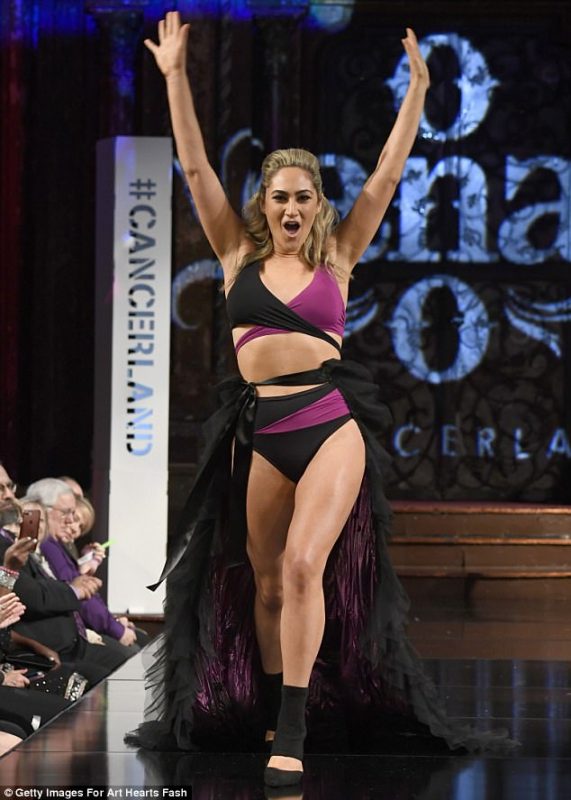 Женщины с раком груди прошли по подиуму на Нью-Йоркской неделе моды. Изображение номер 3