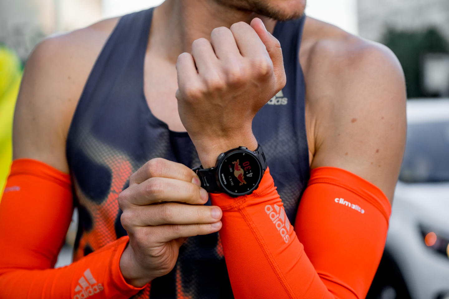 Бегуны обогнали поезд московского метро. Изображение номер 3