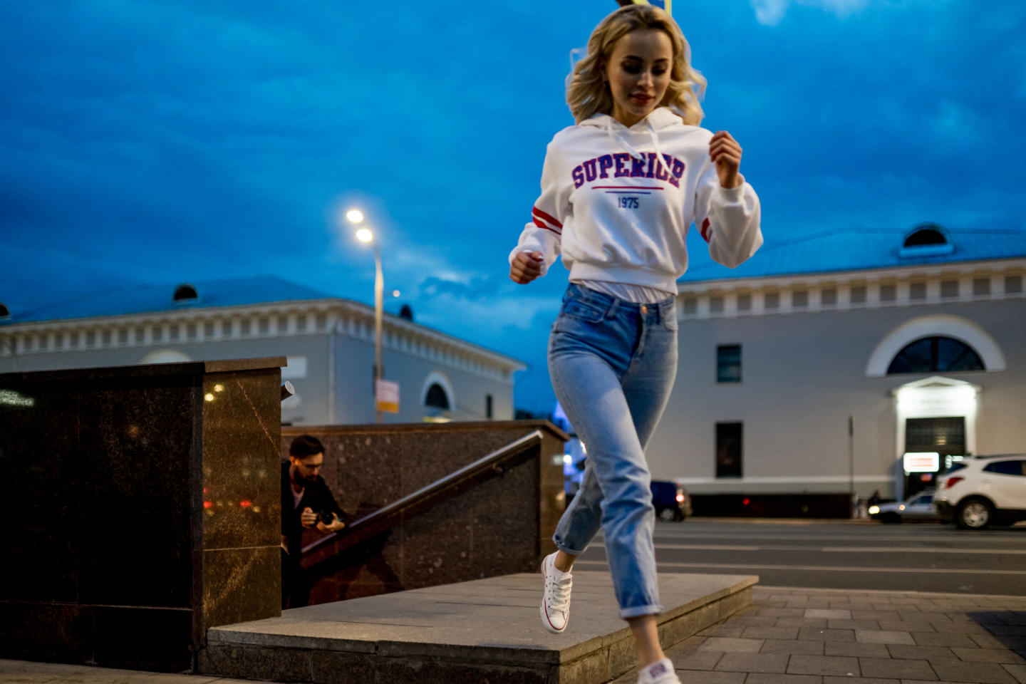 Бегуны обогнали поезд московского метро. Изображение номер 7