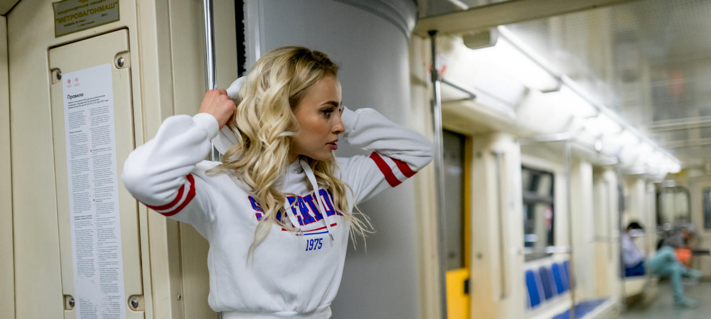 Бегуны обогнали поезд московского метро. Изображение номер 6