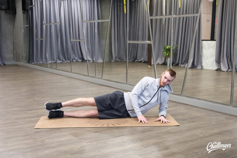 Упражнение дня: боковая планка в динамике. Изображение номер 1