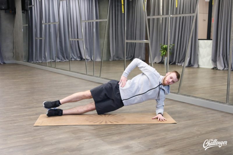 Упражнение дня: боковая планка в динамике. Изображение номер 2