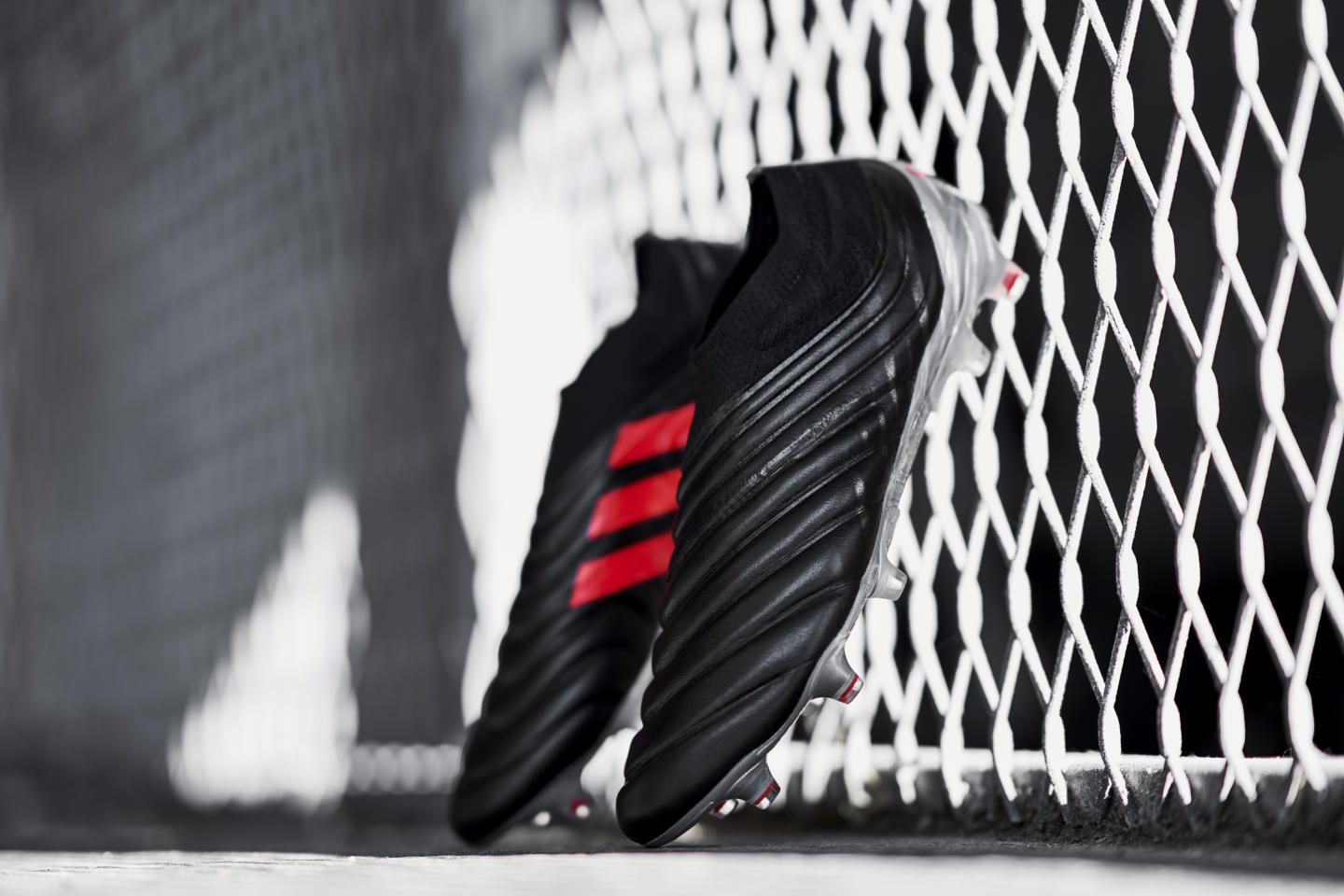 adidas представил коллекцию футбольных бутс 302 Redirect Pack. Изображение номер 3