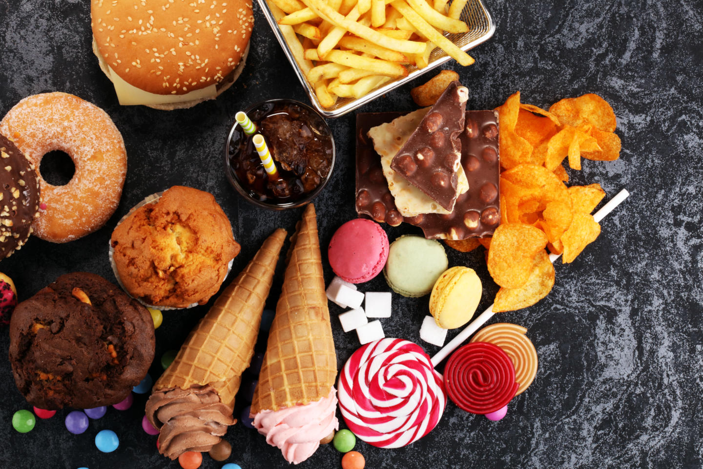 Шоколад, чипсы, гамбургеры и другая обработанная еда приводят к ранней смерти. Изображение номер 1